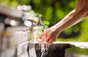 Más del 29% del agua destinada para consumo humano en Colombia representa riesgo para la salud