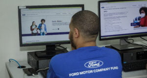Ford Fund y la Fundación Forge se unen para capacitar a jóvenes colombianos en programación