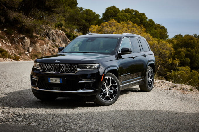 La gama Jeep® 4xe al completo, protagonizada por el nuevo Grand Cherokee