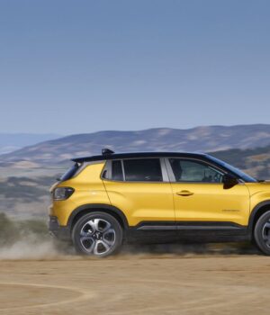 Jeep® Avenger debuta en televisión con la campaña «Built for the real world»