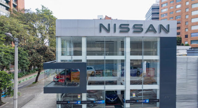 La vitrina de Nissan ubicada en la zona rosa de Bogotá renueva su imagen
