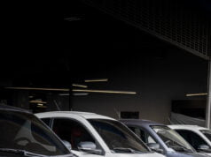 Renting Colombia triplica su flota de vehículos eléctricos en alianza con Muverang y Auteco Mobility