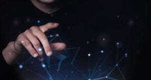 Cinco soluciones que impulsan una estrategia phygital en su empresa