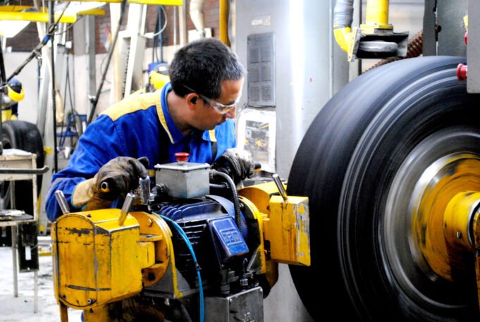 Reencauchadora colombiana impulsa la sostenibilidad, la inclusión laboral y el ahorro de hasta $54.000.000.000 millones de pesos al año para los distribuidores