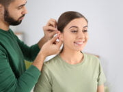 ¿Qué dispositivo usar si tiene disminución auditiva?