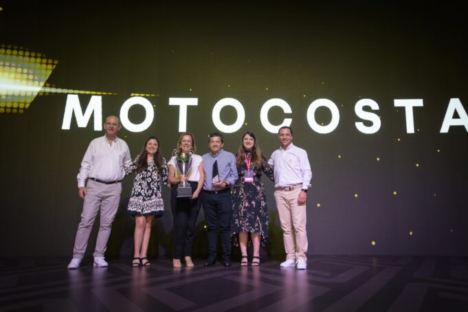 Motocosta de Barranquilla y Juanautos de Cartagena recibieron el galardón ‘Dealer of the Year’ de Renault