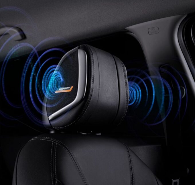 Conéctate con tu música favorita y el sonido envolvente del sistema BOSE del asiento del conductor de Nissan Kicks