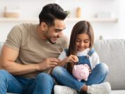 Cinco juegos para que los padres enseñen a sus hijos sobre educación financiera