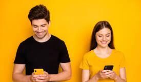 Bumble lanza una nueva campaña de amabilidad con el actor Adam DiMarco