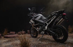 Doble celebración, Triumph cumple su primer aniversario en Colombia y trae la nueva Tiger 900 Rally Aragón