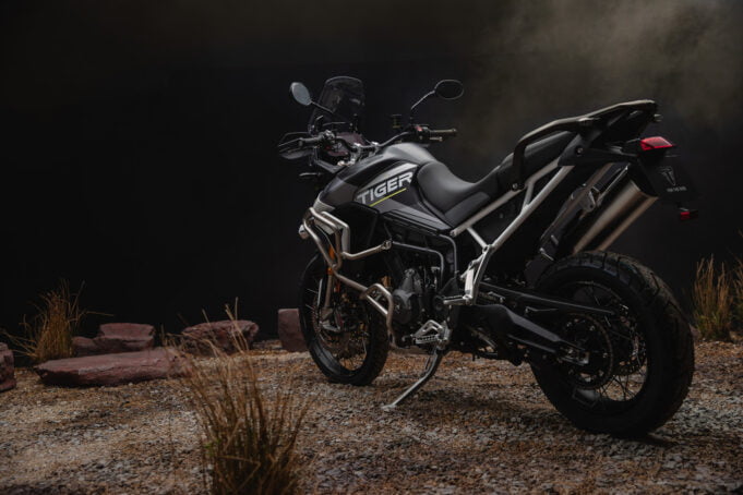 Doble celebración, Triumph cumple su primer aniversario en Colombia y trae la nueva Tiger 900 Rally Aragón