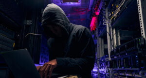 Ciberataques y riesgos relacionados con I.A. entre las principales amenazas para los negocios