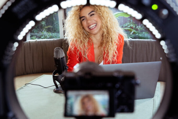 A propósito del día internacional del Podcast ¿Qué es?, y ¿Cómo funciona?