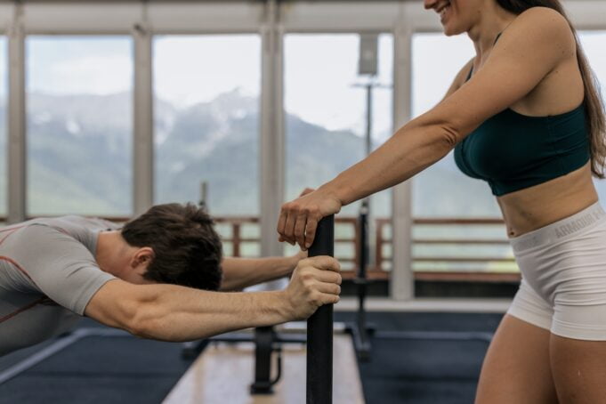 Beneficios de entrenar en compañía en el Mes del Amor y la Amistad