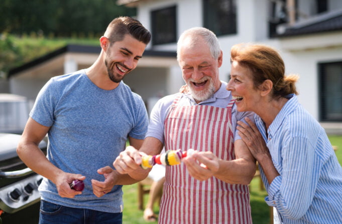 5 tips para conectar con la disminución auditiva en amor y amistad