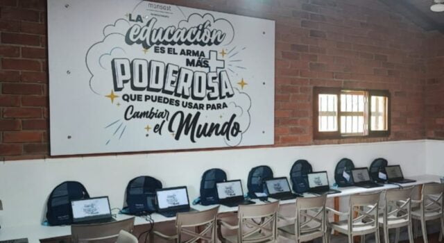 Expedición Indra-Minsait llega a Rionegro, Antioquia con dotación de nueva sala TIC