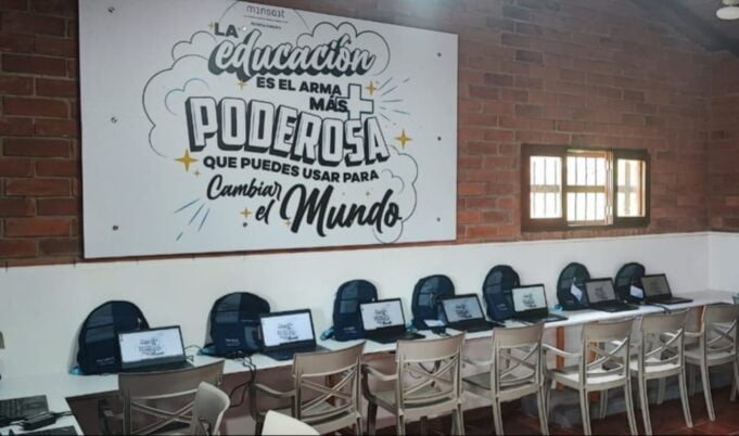 Expedición Indra-Minsait llega a Rionegro, Antioquia con dotación de nueva sala TIC