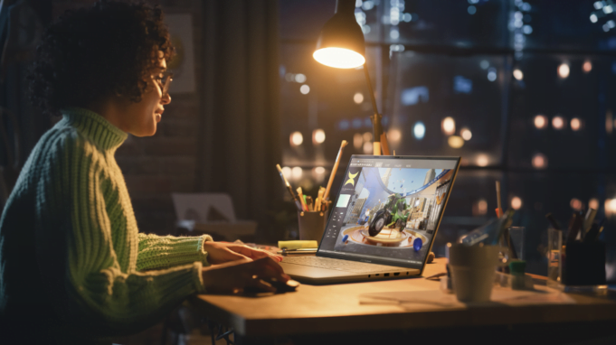 Trucos para ahorrar dinero en la factura de la luz con tu computador