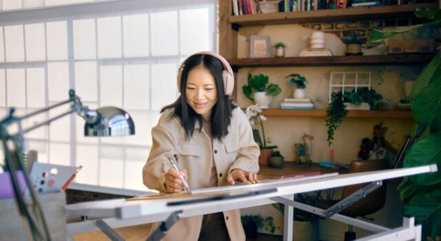 ¿Cómo evitar los dolores de cabeza con los audífonos adecuados?