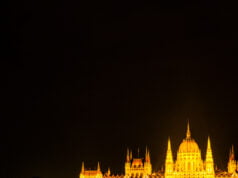 Opel celebra el Día de la Unidad Alemana presentando su exclusiva tecnología de iluminación 100% Alemán