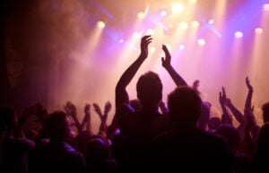 Cuide sus oídos en temporada de conciertos