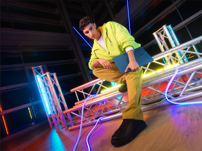 ASUS anuncia en Colombia la nueva Vivobook S 15 OLED en colaboración con A Bathing Ape (BAPE)