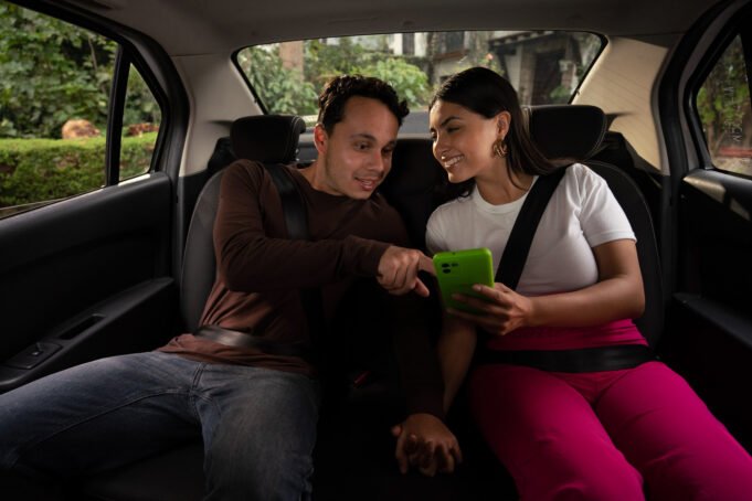 inDrive se mantiene como la aplicación más descargada de transporte compartido en Colombia