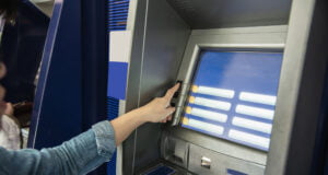 La incertidumbre política y económica ha reducido el optimismo del sector bancario, según estudio