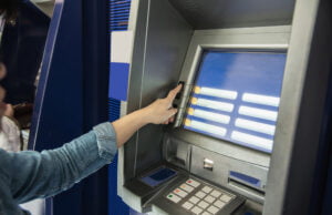 La incertidumbre política y económica ha reducido el optimismo del sector bancario, según estudio