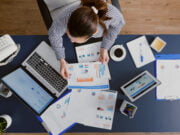 ¿Cuál es el impacto del aumento del salario mínimo en la productividad de los colaboradores?