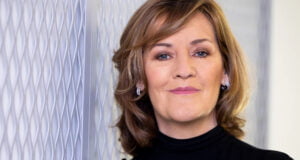 Equinix anuncia planes de sucesión de liderazgo: el CEO será el presidente ejecutivo y la ejecutiva de Google Cloud será seleccionada como la próxima CEO