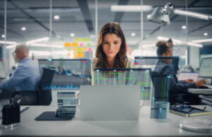 84% de los trabajadores en Colombia creen que la tecnología impacta significativamente su productividad