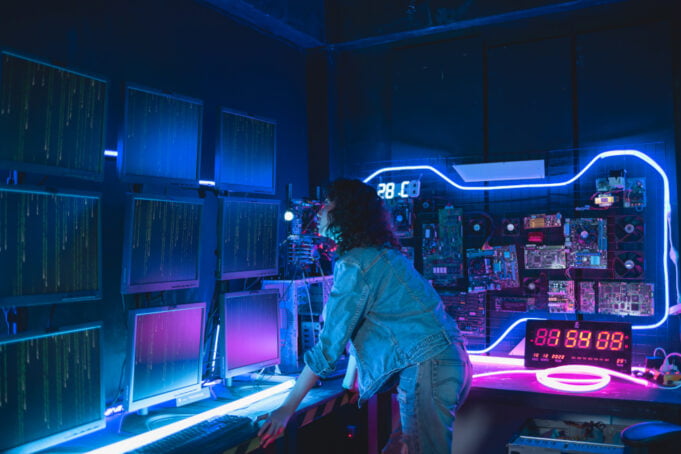 Mujeres se integran más a industria tecnológica, pero no ocupan altos cargos