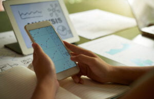 Cómo los siete mil millones de smartphones que hay en el mundo podrían afectar la sostenibilidad de los centros de datos