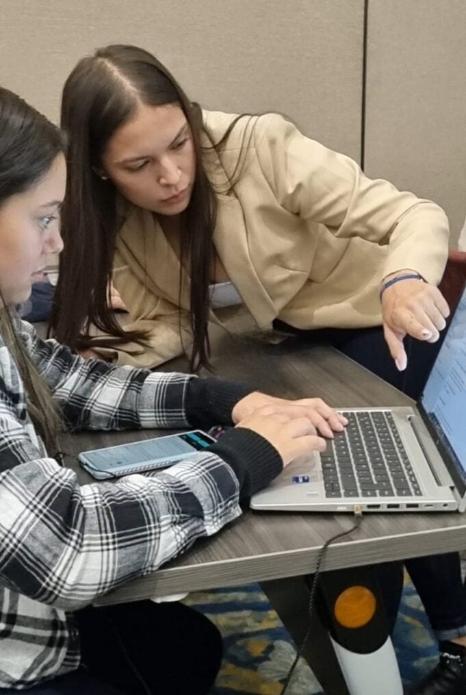 Minsait y la Fundación Otero Liévano firman alianza para promover habilidades STEM en niñas, adolescentes y jóvenes