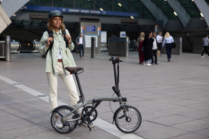 ¿Cuáles son los beneficios de usar la bicicleta en vez del transporte público?