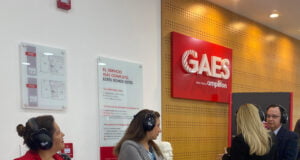 Gaes lanza Bicore, un nuevo modelo de audífonos de ayuda auditiva : diseño, confort, durabilidad en la carga