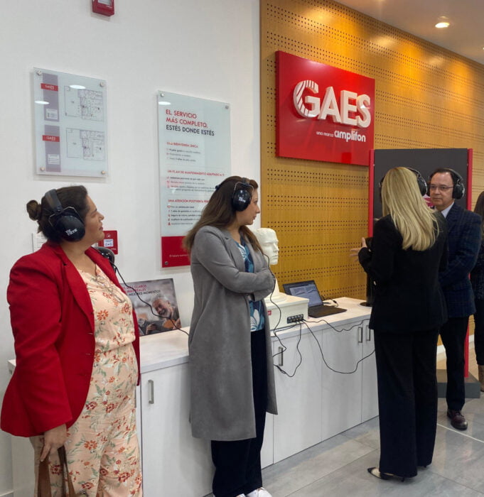 Gaes lanza Bicore, un nuevo modelo de audífonos de ayuda auditiva : diseño, confort, durabilidad en la carga