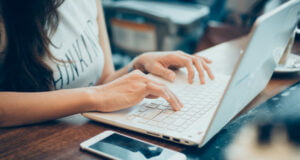 Día del Internet: ¿cómo usar la IA Generativa de forma segura?