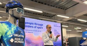 Decathlon lanza en Colombia la réplica oficial del equipo AG2R LA MONDIALE del Tour de Francia