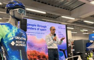 Decathlon lanza en Colombia la réplica oficial del equipo AG2R LA MONDIALE del Tour de Francia