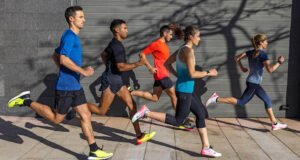 ¿Va a correr la media maratón? ¡Únase al entrenamiento masivo gratuito de Decathlon y prepárese como un profesional!