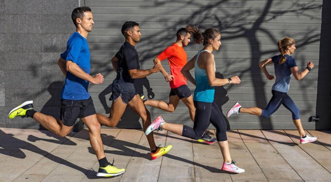¿Va a correr la media maratón? ¡Únase al entrenamiento masivo gratuito de Decathlon y prepárese como un profesional!