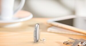 GAES lanza un nuevo modelo de audífonos de ayuda auditiva : diseño, confort, durabilidad en la carga