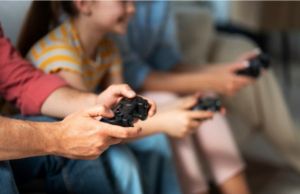El desarrollo de videojuegos es una industria en constante crecimiento y evolución, que abarca desde la creación de juegos móviles simples hasta experiencias inmersivas en realidad virtual.