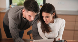 ¿Cómo evitar la “infidelidad financiera” en las parejas?