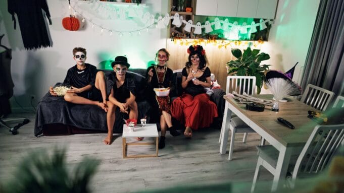 Para disfrutar Halloween: ¿Cómo encontrar sus películas y series de terror favoritas con el sistema operativo Google TV?