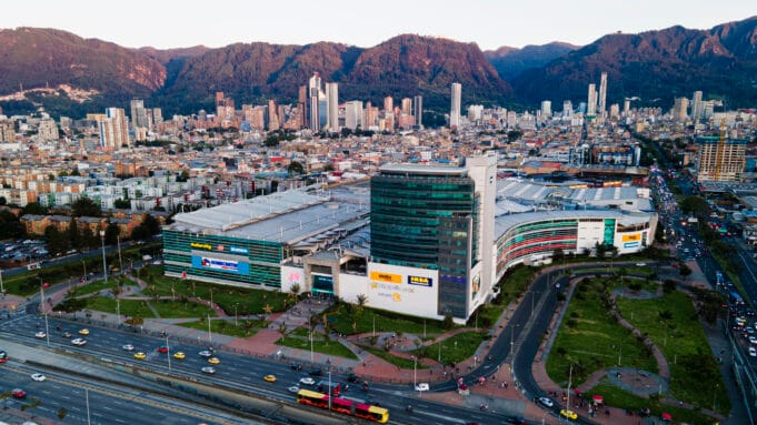 Mallplaza consolida un positivo tercer trimestre con crecimiento en el flujo de visitantes (+5,6%), ventas de SSCC (+10,7%), ingresos (+8,3%), EBITDA (+7,0%) y FFO (+14,5%)