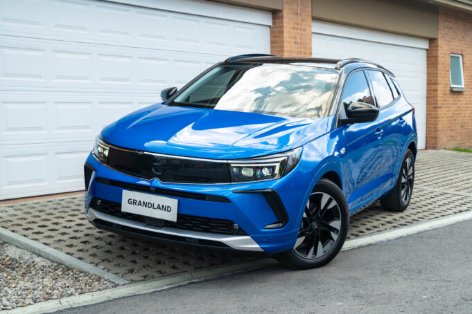 Explora nuevos destinos con Opel: 5 lugares para viajar por carretera en 2025