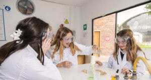 Buckingham School lanza programa de becas «Creer en Colombia» como impulso a la equidad educativa para jóvenes talentosos.